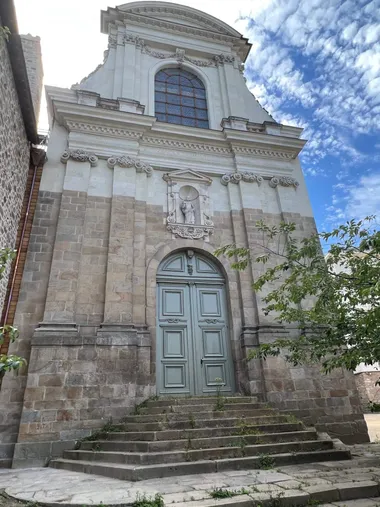 Restauration du portail / Fabrication de menuiseries (vitrerie à bornes) - Chapelle des Ursulines (Vannes)